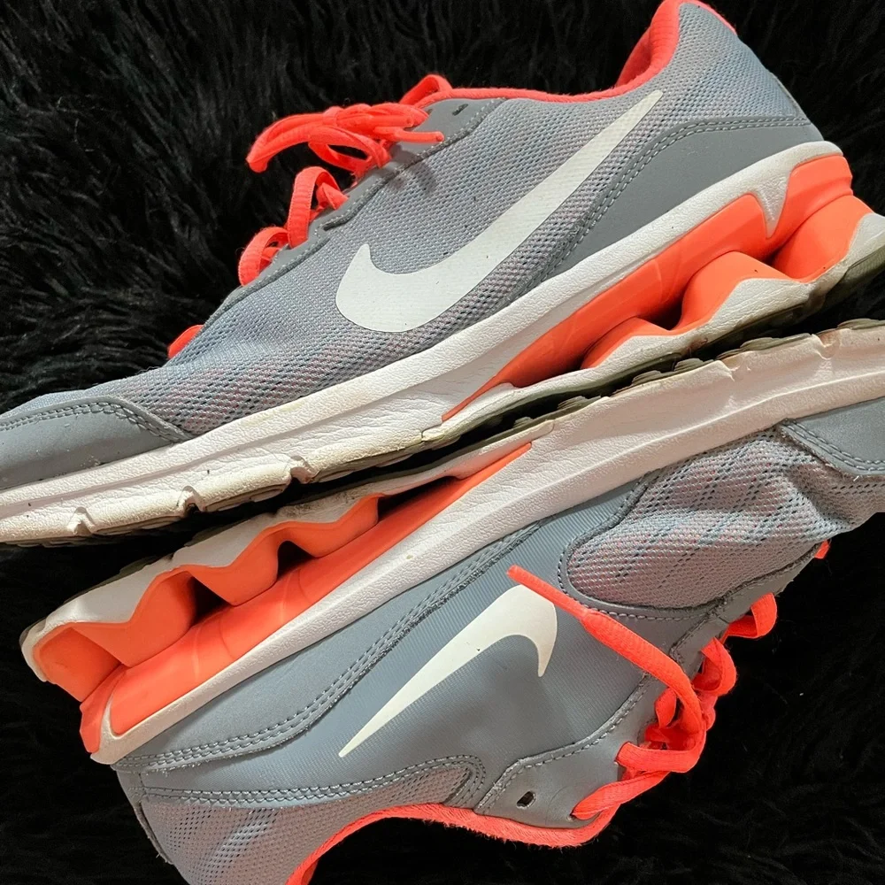 Nike - Picture 2 of 4